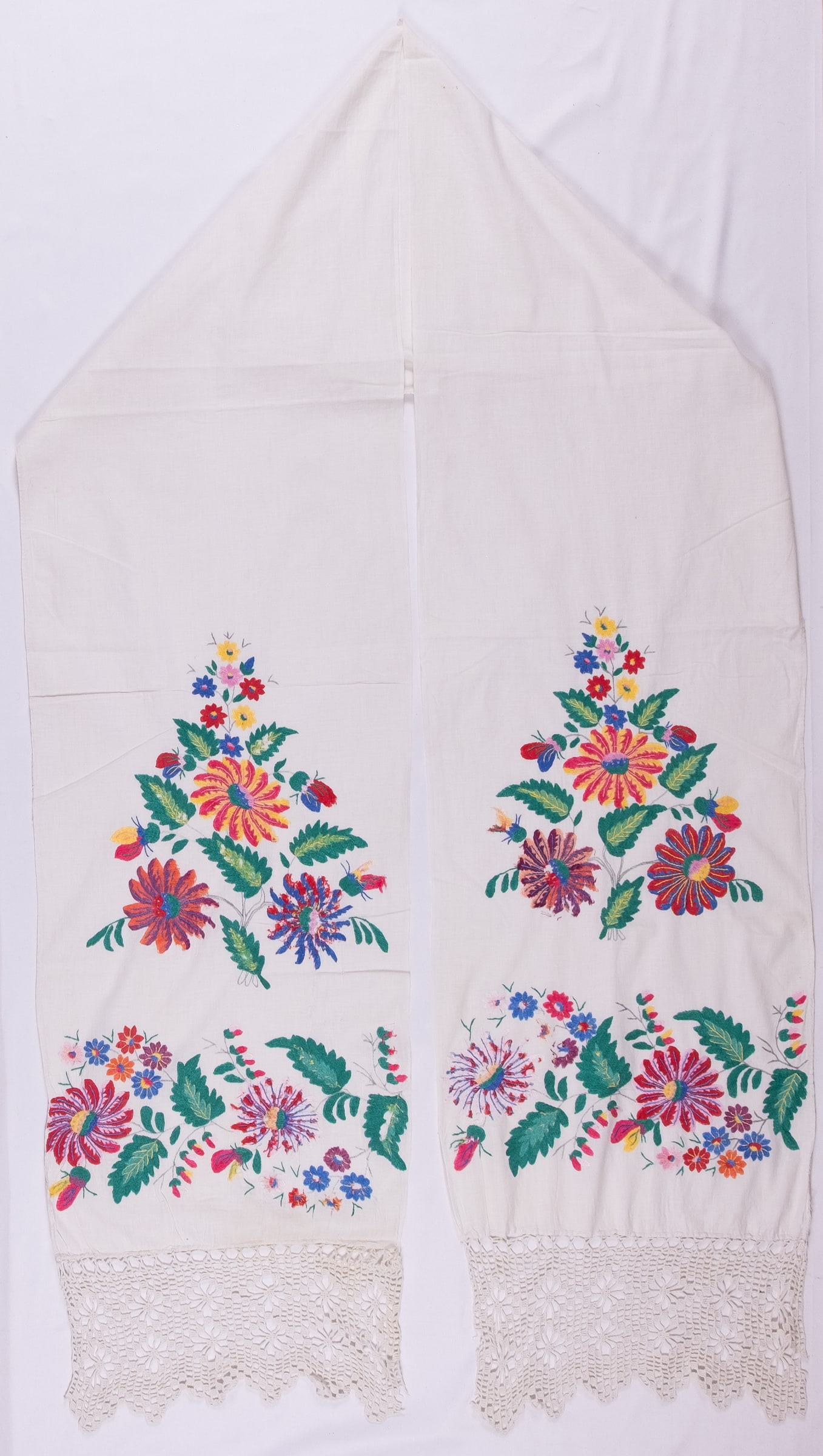 Ukrainian rushnyk — 154 — Satin stitch, Free style satin stitch — Polesia — Birds, Flowers — Zablotska-Koval collection