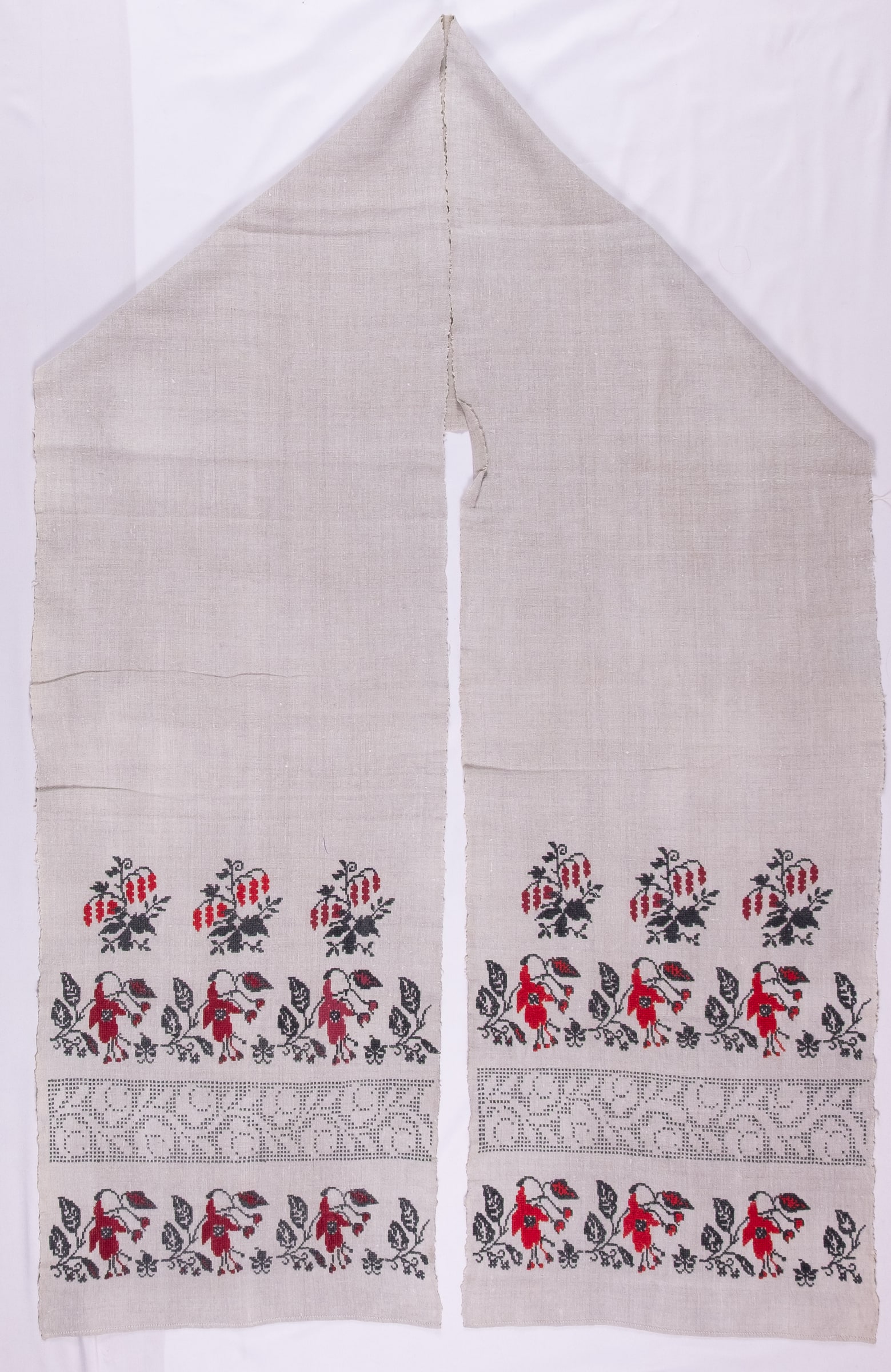 Ukrainian rushnyk — 235 — Cross-stitch — Polesia — Flowers — Zablotska-Koval collection